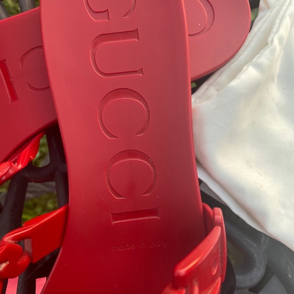 Gucci Red Hibiscus Twisted Rubber Pattern Slides Sandals Size 11 - Picture 7 of 17